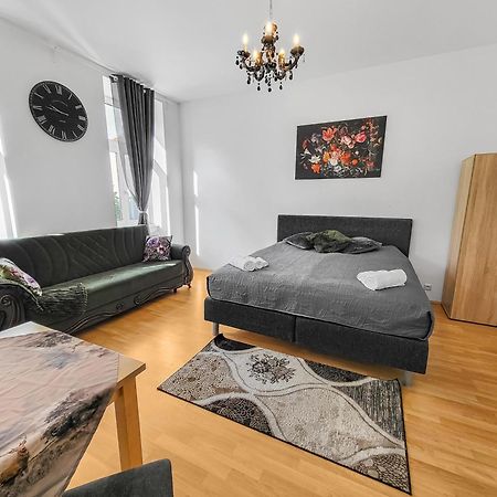 Elegant Three-Bedroom Suite Wien Exterior foto